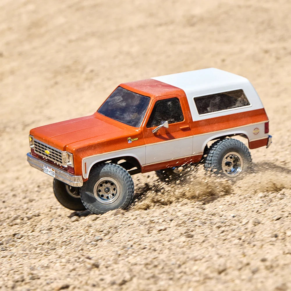 FMS-FCX24Chevrolet_1:24_Chevrolet K5 Blazer Trail Boss_Portal Axles + 2-Speed Transmission