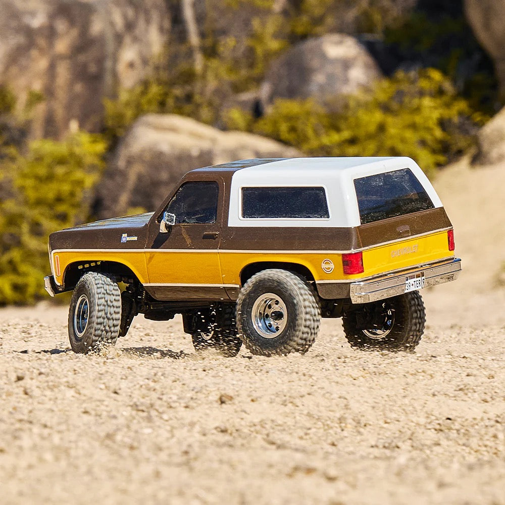 FMS-FCX24Chevrolet_1:24_Chevrolet K5 Blazer Trail Boss_Portal Axles + 2-Speed Transmission