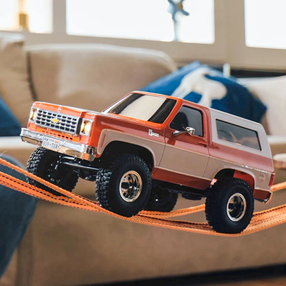 FMS-FCX24Chevrolet_1:24_Chevrolet K5 Blazer Trail Boss_Portal Axles + 2-Speed Transmission