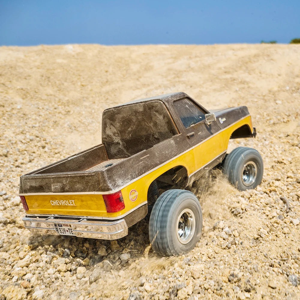 FMS-FCX24Chevrolet_1:24_Chevrolet K5 Blazer Trail Boss_Portal Axles + 2-Speed Transmission