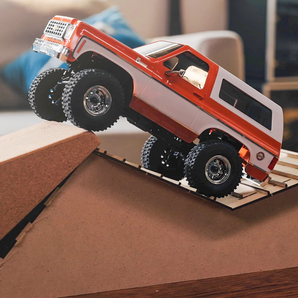 FMS-FCX24Chevrolet_1:24_Chevrolet K5 Blazer Trail Boss_Portal Axles + 2-Speed Transmission