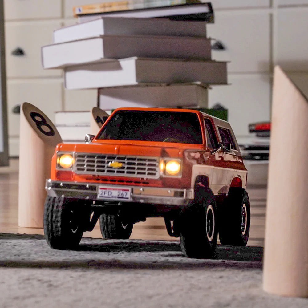 FMS-FCX24Chevrolet_1:24_Chevrolet K5 Blazer Trail Boss_Portal Axles + 2-Speed Transmission